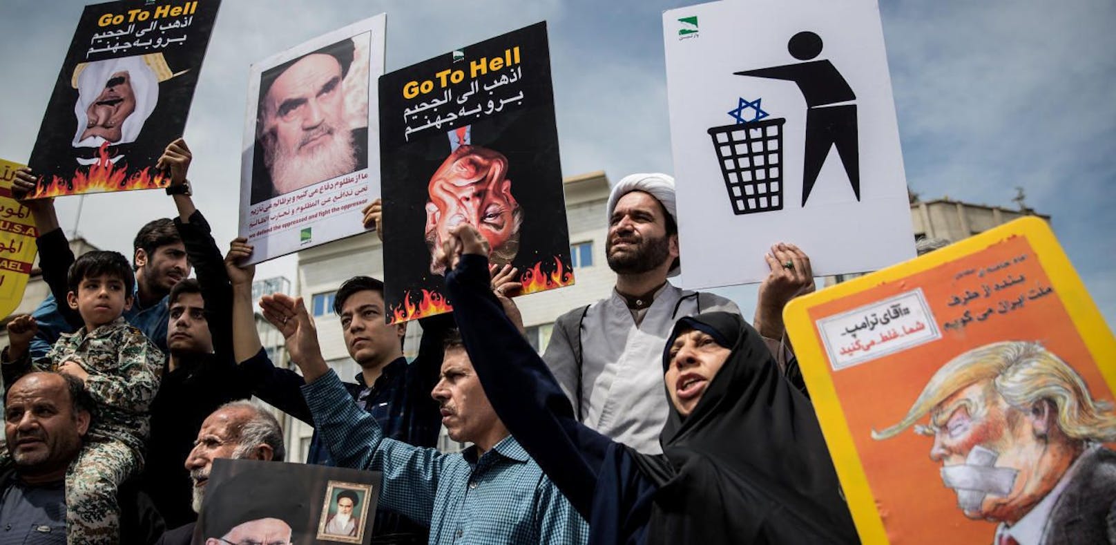 Iranische Bürger protestieren gegen Israel und die USA.