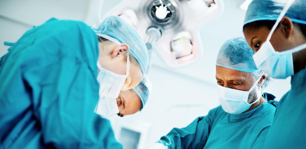 Um dem Buben das Leben zu retten, musste ein großer Teil seiner Hauptschlagader durch eine Prothese ersetzt werden (Symbolbild).