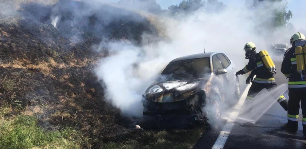 Die Feuerwehr bei den Löscharbeiten