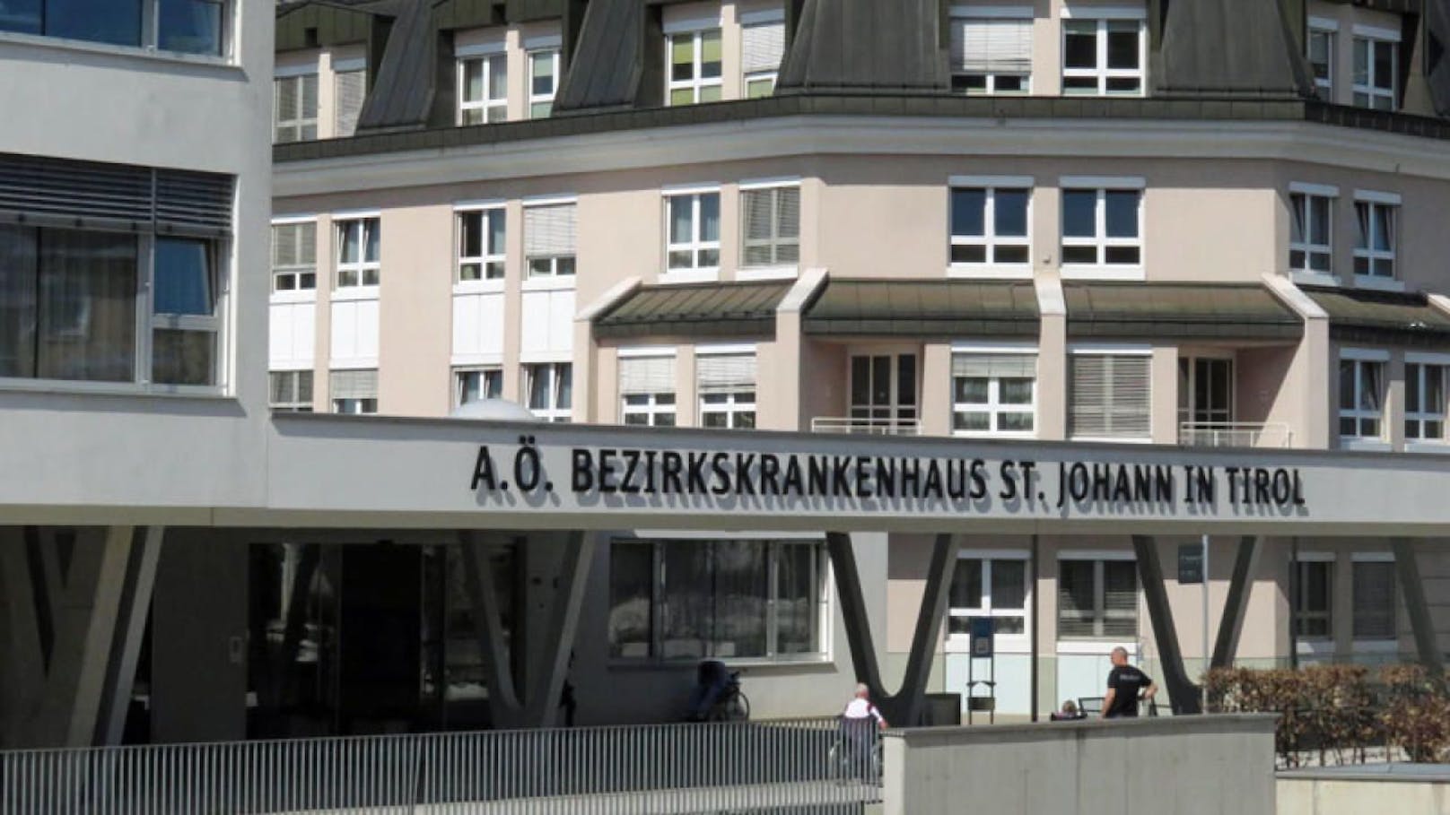 Das verletzte Mädchen wurde in das Bezirkskrankenhaus St. Johann in Tirol eingeliefert