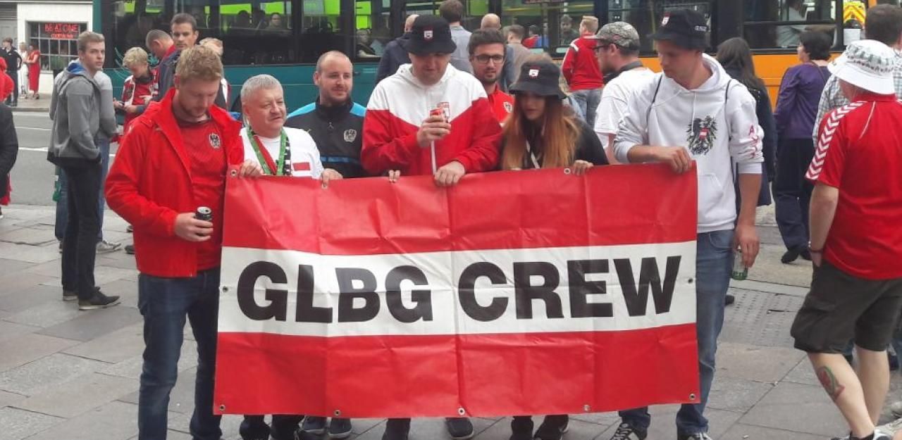 Heute.at - Gesänge im Video! Fans stimmen sich in Wales ein