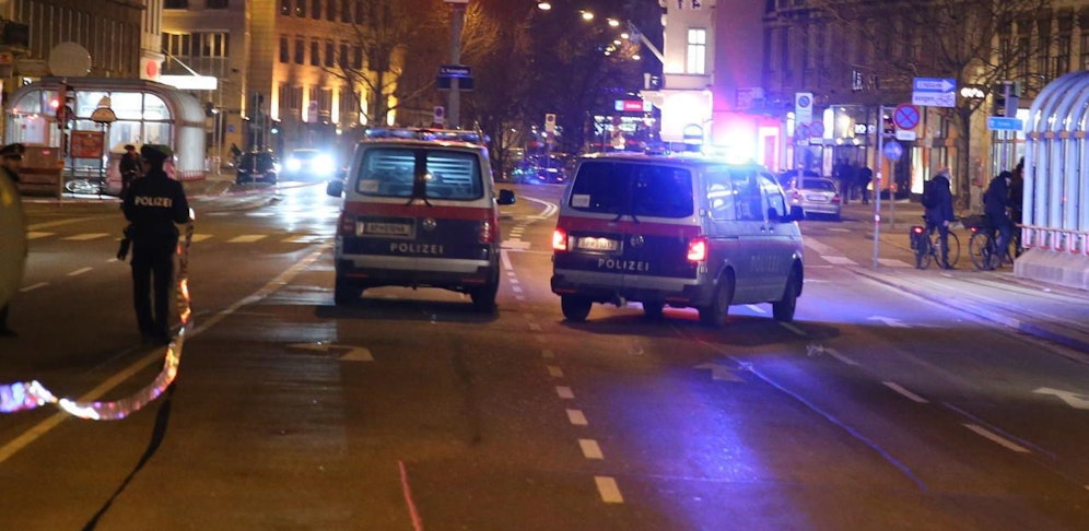 (Symbolbild) Der Räuber schlug in den frühen Morgenstunden zu.