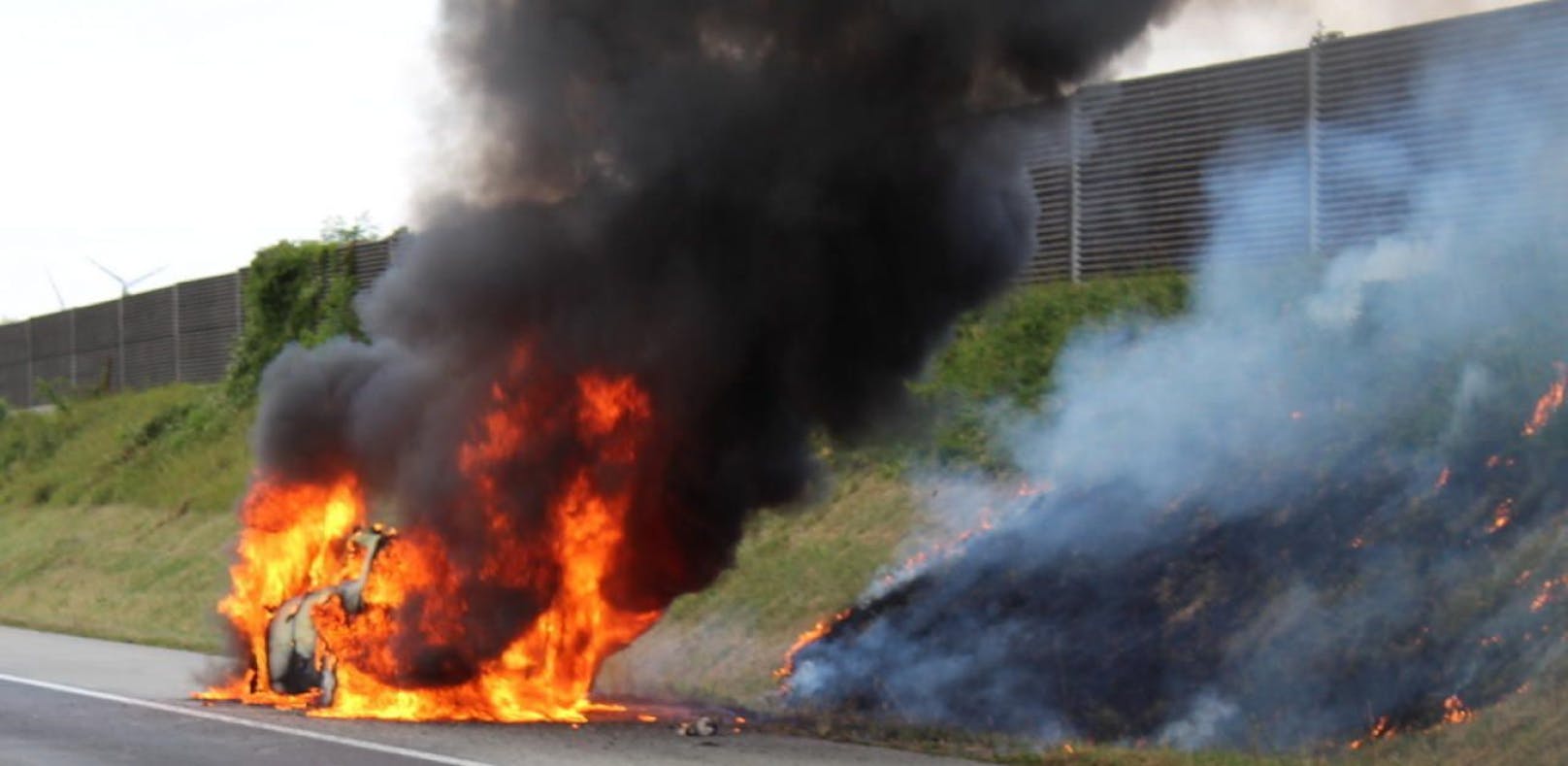 Explosionsgefahr: Gas-Renault brannte auf der A5
