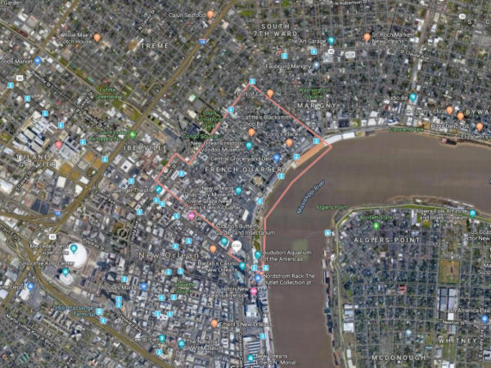 Mindestens zehn Personen wurden verletzt. Zwei sind in kritischem Zustand, bestätigt die Polizei.