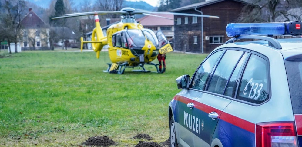 Polizei und C15 am Unfallort