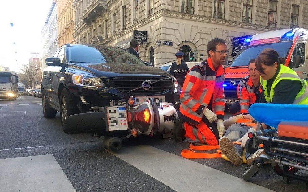 Der 25-jährige Biker wurde leicht verletzt.