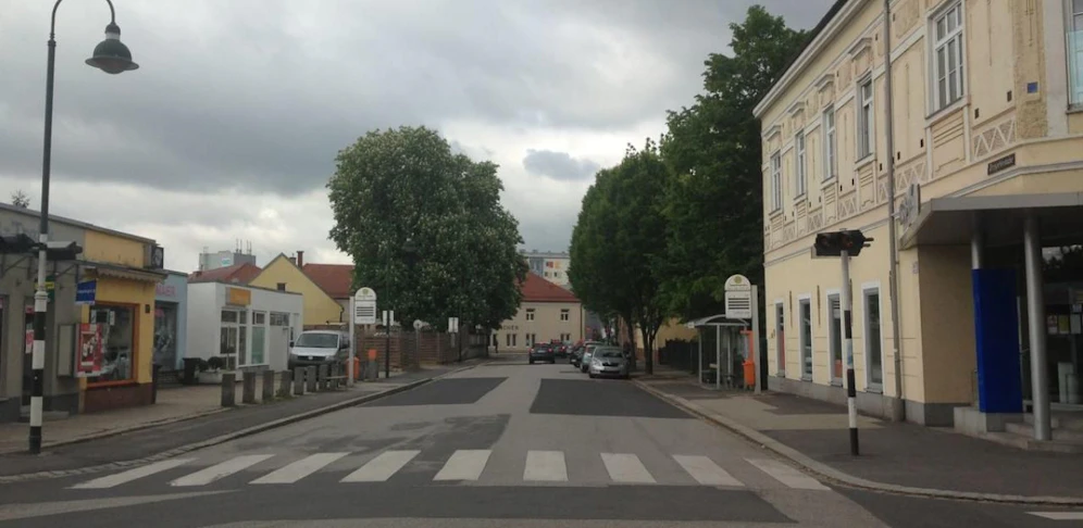 In der Linzer Zeppelinstraße wurde eine Kassierin in einem Lebensmittelmarkt überfallen.