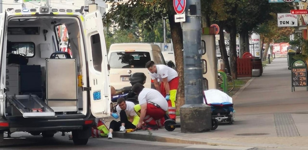 Die Einsatzkräfte kümmerten sich um die Verletzten.
