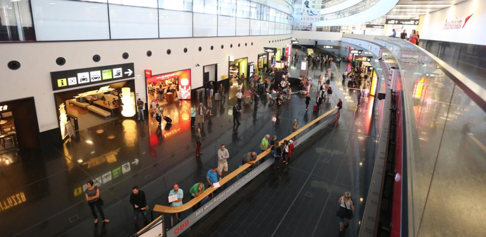 Flughafen Wien-Schwechat: Parken teils teurer als Fliegen.