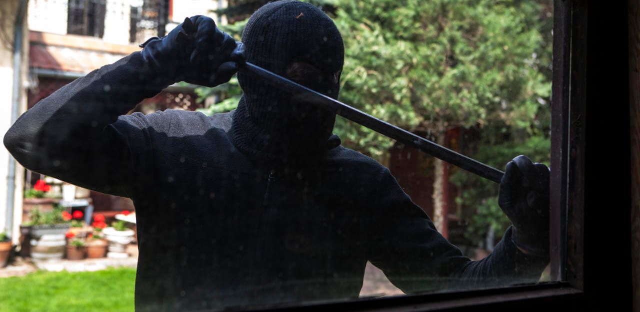 Heute.at - Hausbewohner wird von Einbrecher attackiert