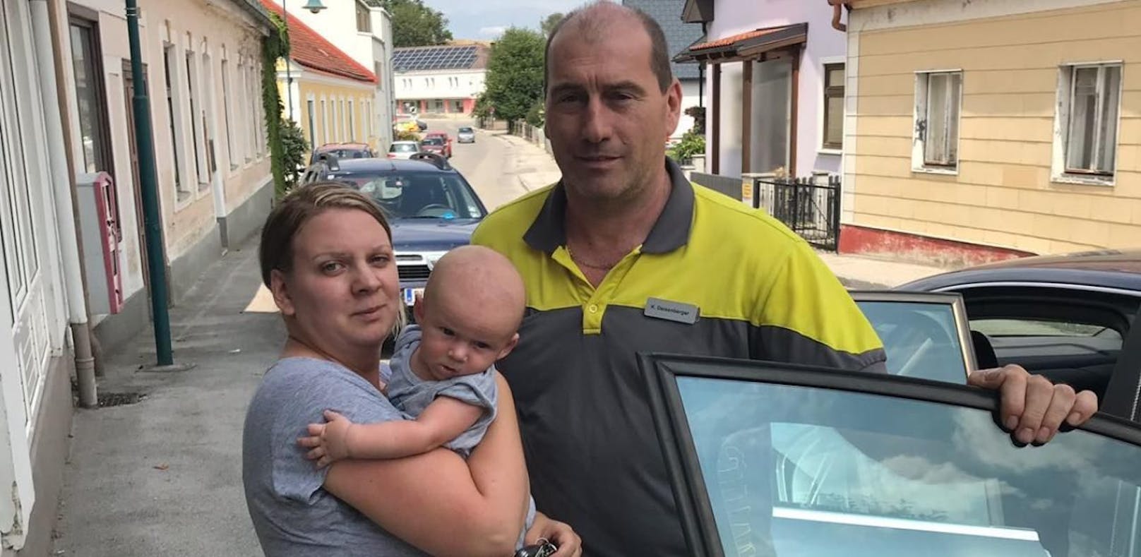 Tristan in Auto eingesperrt: Pannenfahrer rettet Baby