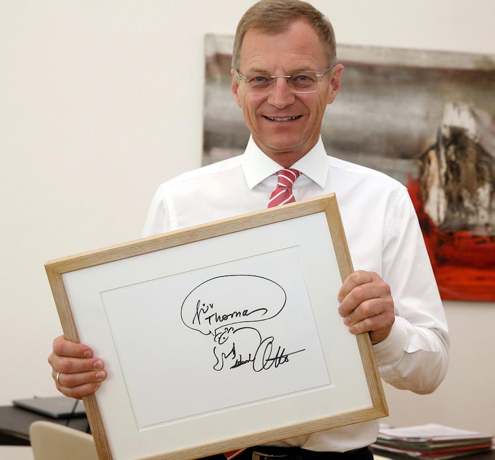 Thomas Stelzer bekam nun per Post einen Entschuldigungs-Ottifanten von Otto Waalkes.