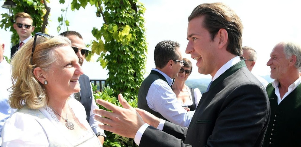 Medienberichten zufolge informierte MInisterin Kneissl die eigene Staatspitze nicht über ihre Einladung des russischen Präsidenten.