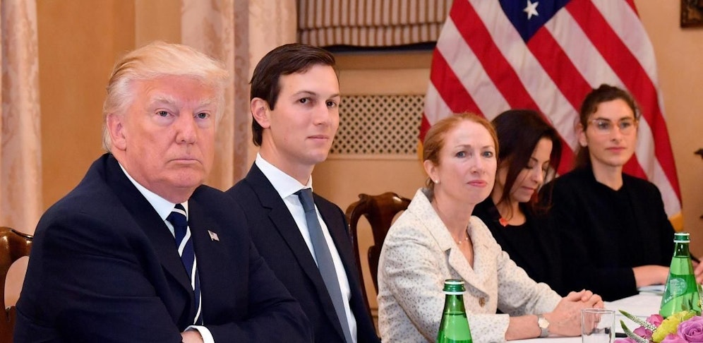 US-Präsident Trump mit Schwiegersohn Kushner: die nächste Peinlichkeit...