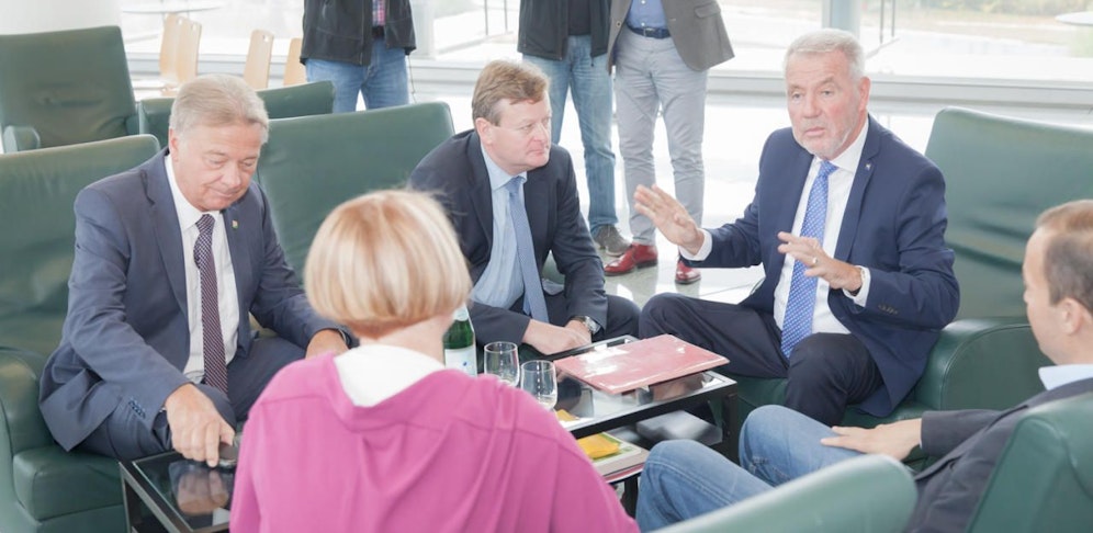 Die Klubchefs der nö. Parteien: Alfredo Rosenmaier (SP), Helga Krismer (Grüne), Gottfried Waldhäusl (FP), Klaus Schneeberger (VP) und Ernest Gabmann (Liste Frank).
