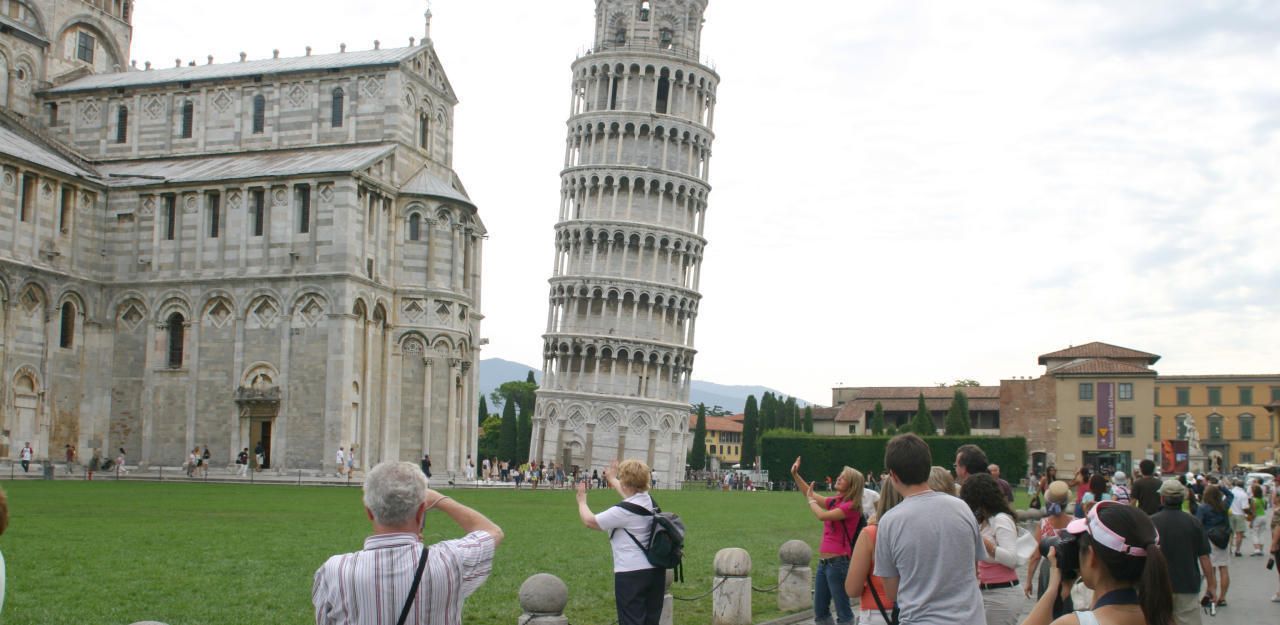 Heute.at - Japanischer Tourist stirbt im Schiefen Turm von Pisa