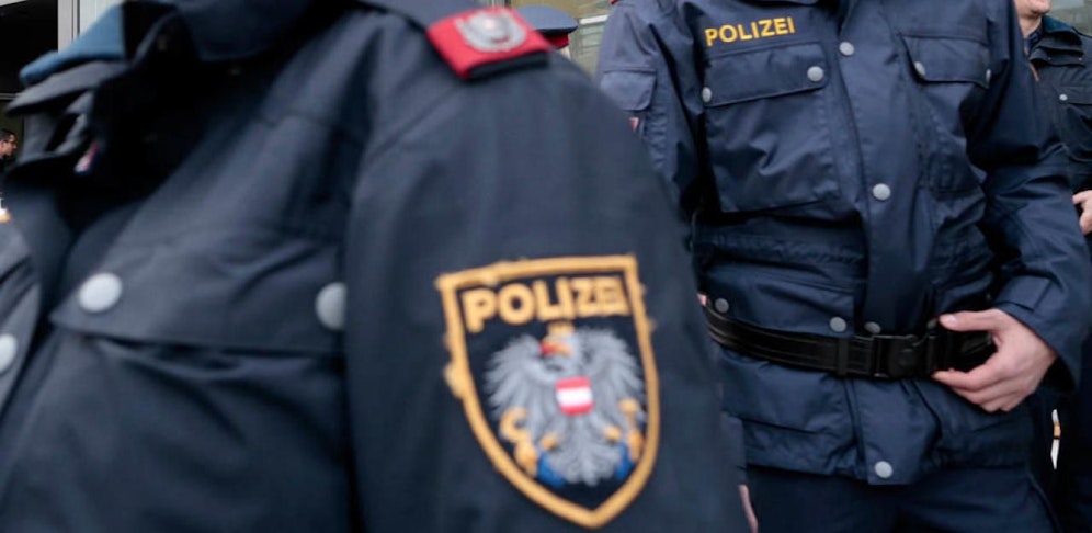 Der Mann kündigte an, in einer Polizeiinspektion alle Polizisten erschießen zu wollen.