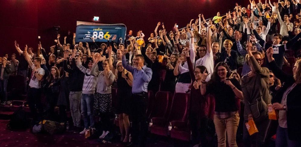 Coole Fotoaktion bei der "Rocketman"-Premiere in Wien.