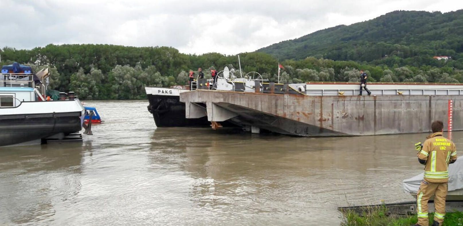 Die Rettungskräfte suchten vergangenen Donnerstag vergebens nach Arbeiter, der in die Donau gestürzt war.