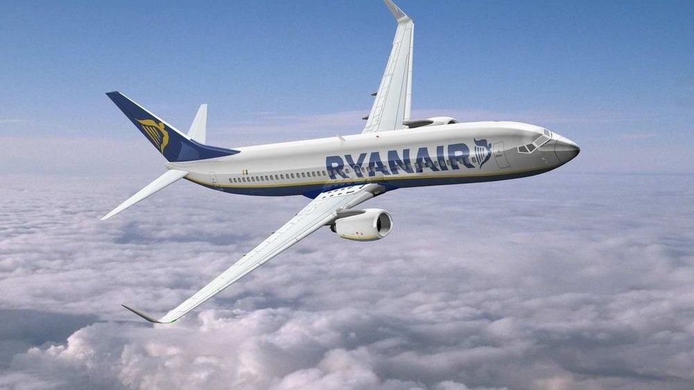 Ryanair ist 2025 der Überflieger am europäischen Himmel: Laut dem "Ryanair Annual Report" gibt es in diesem Sommer rund 2.600 Routen. Damit ist die Fluglinie klar die Routen-Nummer 1. Dazu wurden auch neue <a data-li-document-ref="120123652" href="https://www.heute.at/s/notfall-an-bord-aua-jet-muss-ploetzlich-notlanden-120123652">Boeing</a>‑Jets angeschafft.