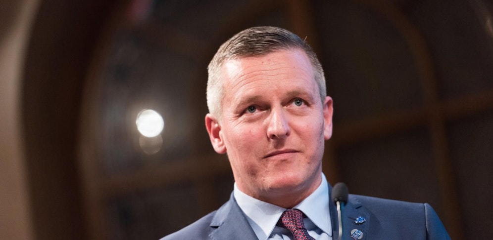 Verteidigungsminister Mario Kunasek trauert gemeinsam mit seiner Gattin Sabrina um den Kater "Moses".