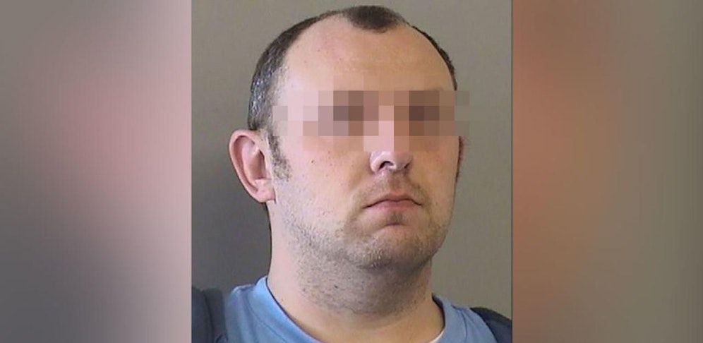 Jonathon D. wurde wegen Erpressung und Vortäuschung einer Straftat angezeigt.