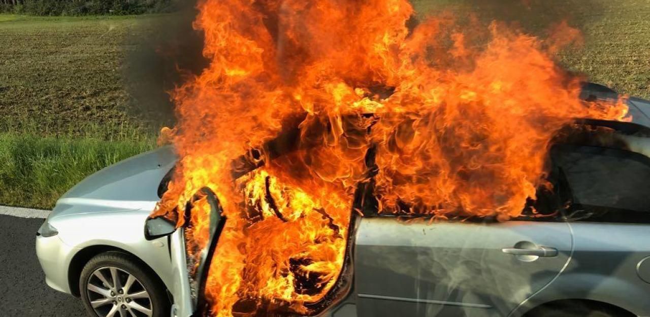 Autobrand Feuerwehr verhinderte Waldbrand Österreich Heute.at