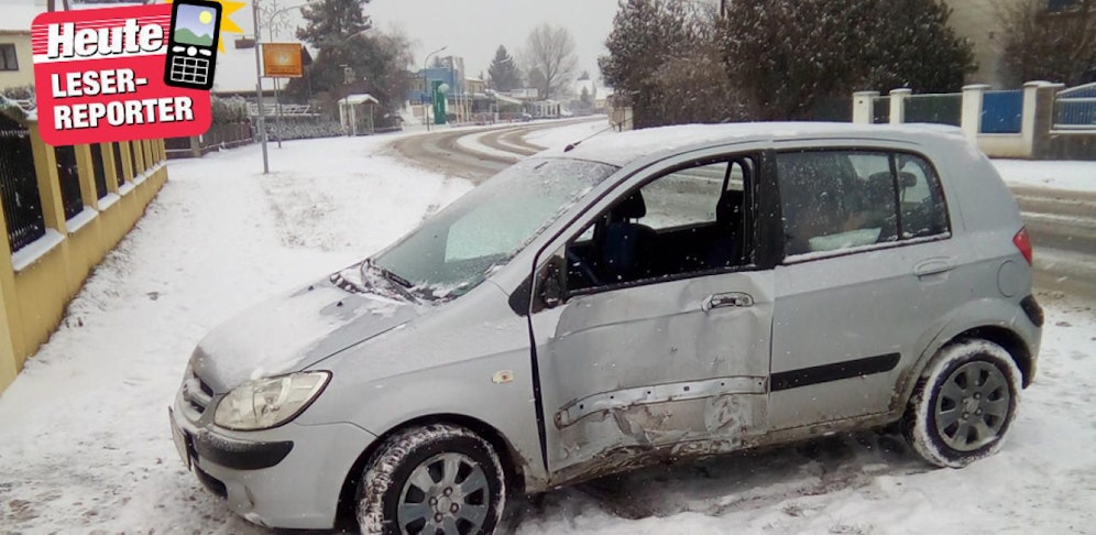 Ein Bild aus dem letzten Winter: Dieser Lenker kam auf der Schneefahrbahn ins Schleudern. Schon am Montag droht diese Gefahr auf vielen Passstraßen in Österreich!