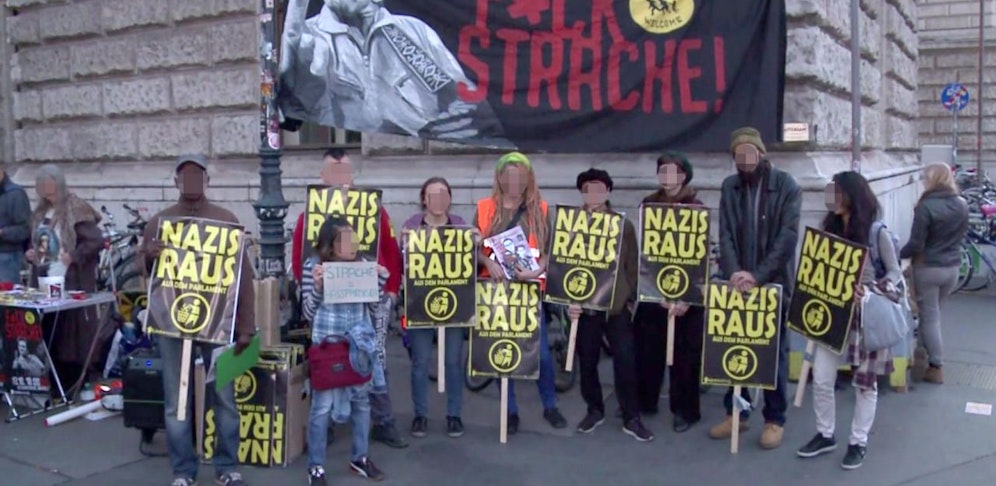 Tielnehmer der "F*ck Strache"-Demo.