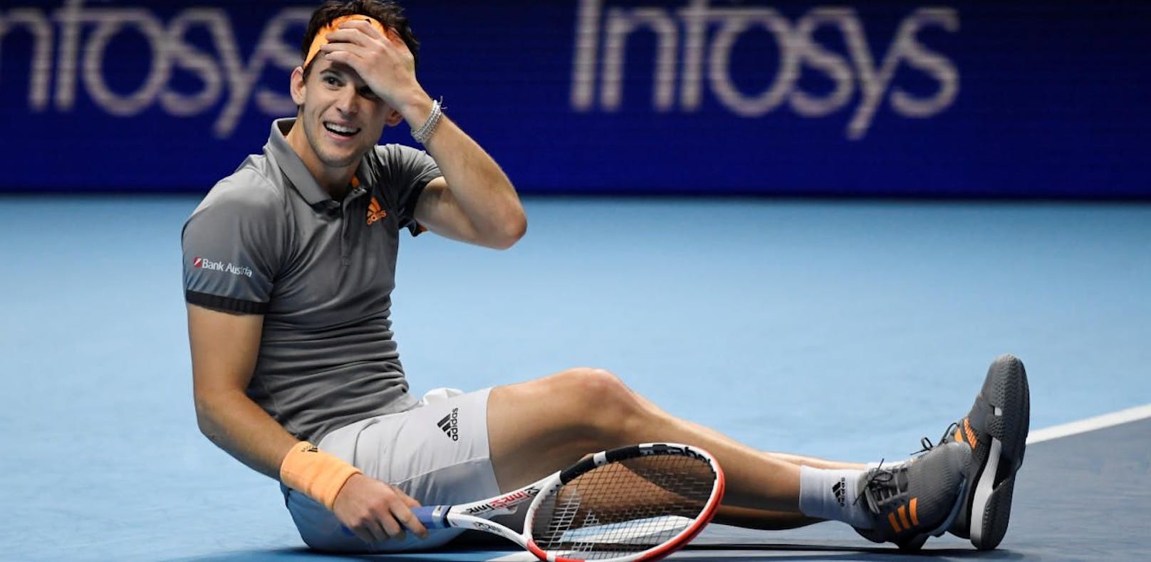 Dominic Thiem jubelt über den Sieg gegen Novak Djokovic.