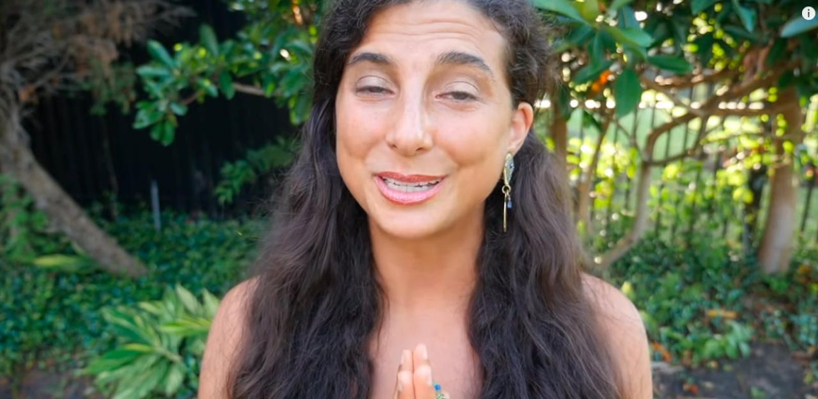 YouTuberin verlangt 5.500 Dollar für Yoga-Urlaub