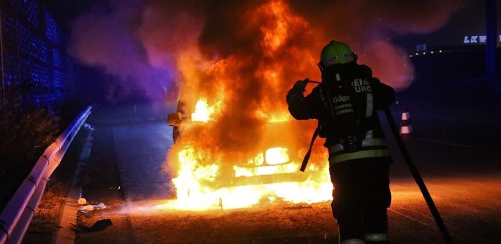 Das Auto brannte lichterloh.
