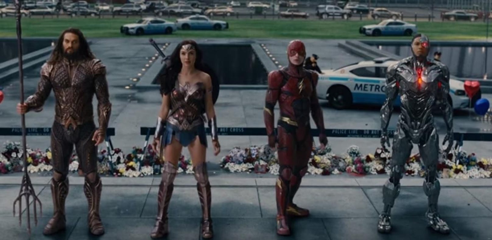 Superman trägt Schnauzer am "Justice League"-Set