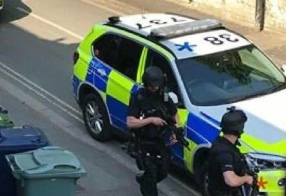Die Polizei ist mit einem Großaufgebot vor Ort.