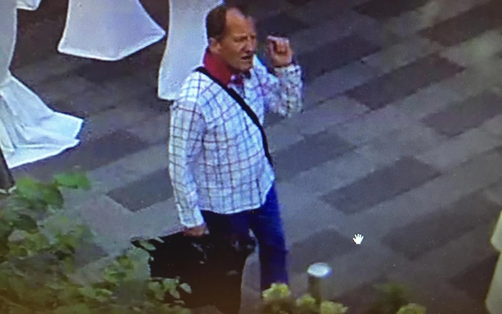 Die Polizei sucht diesen Mann
