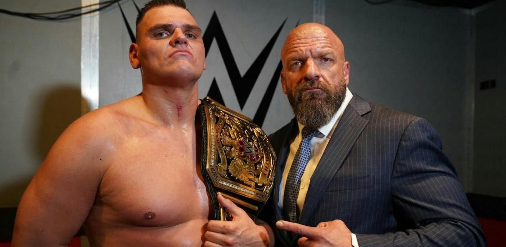 WWE NXT UK-Champion WALTER mit Triple H