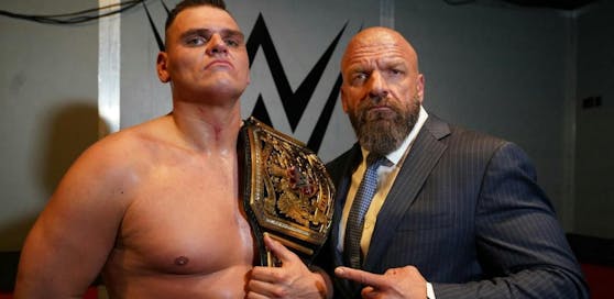 WWE NXT UK-Champion WALTER mit Triple H