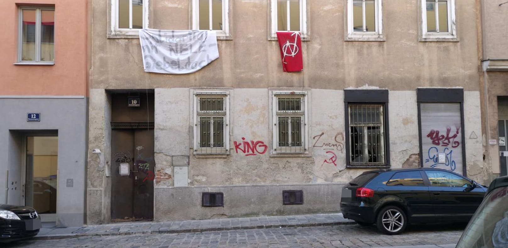 Am Donnerstagnachmittag verließen die Aktivisten das Haus in der Rosensteingasse 10. 