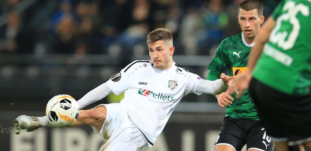 Romano Schmid (WAC)gegen Stefan Lainer (Gladbach)