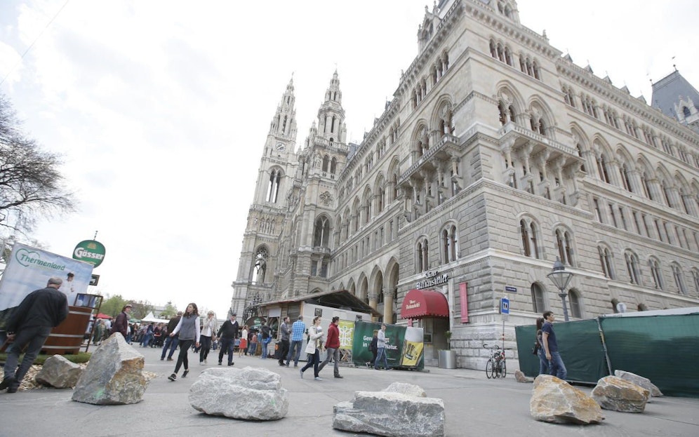 Steine sollten Lkw-Anschläge beim "Steiermark-Frühling" verhindern.