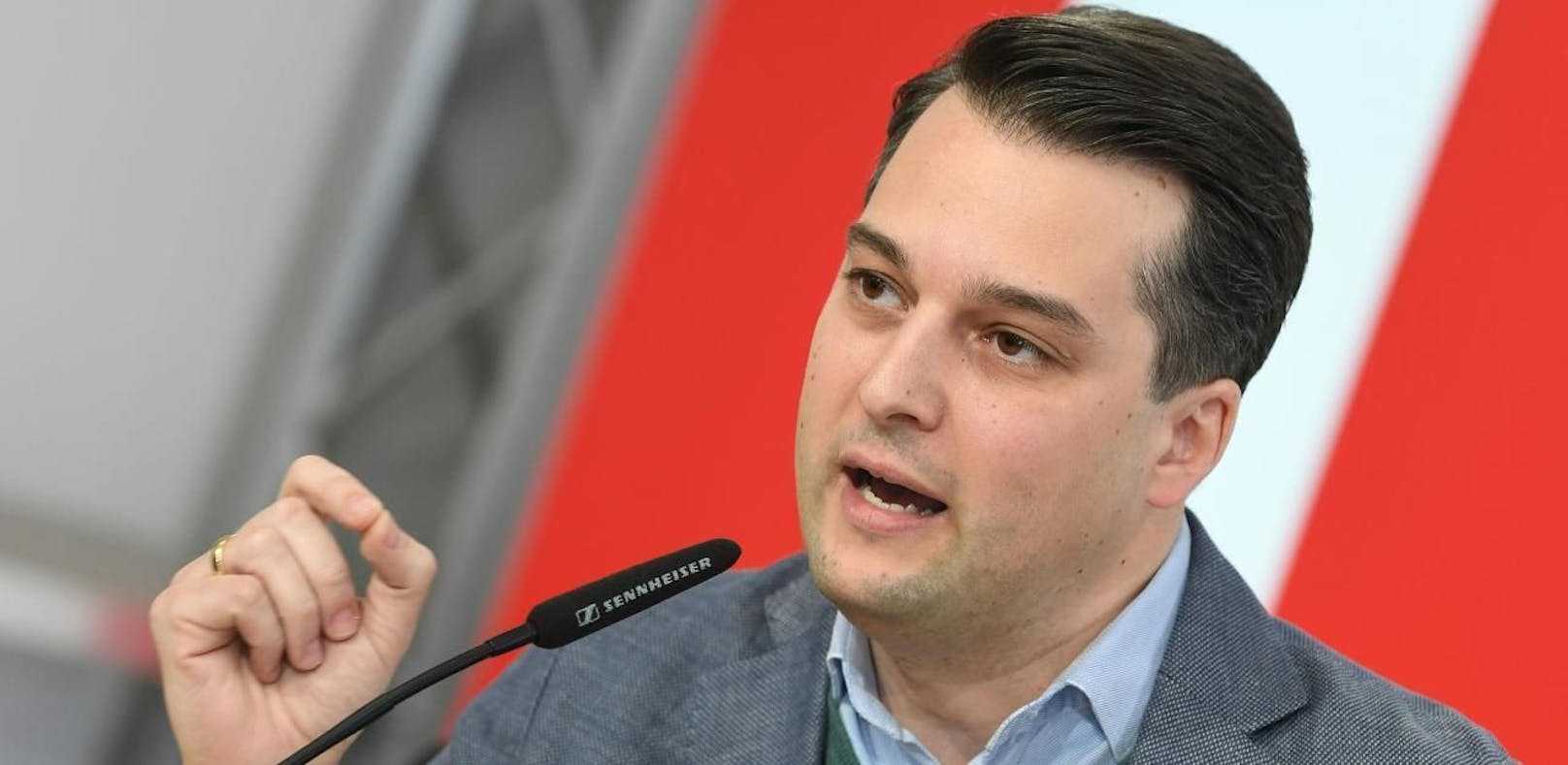 FPÖ Wien-Chef Dominik Nepp will Dienstleister unterstützen.