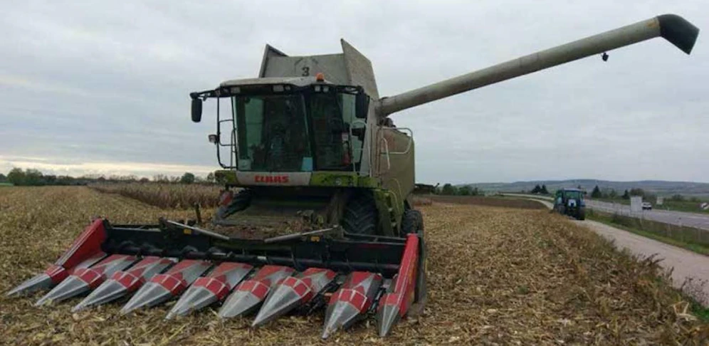 Die Bäuerin geriet in das laufende Mähwerk