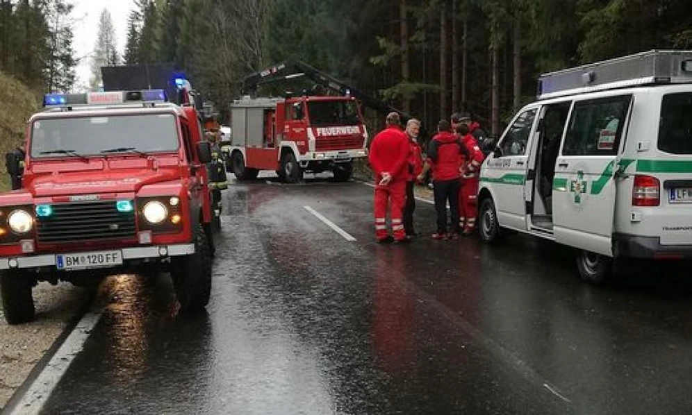 Der junge Lenker verstarb noch an der Unfallstelle