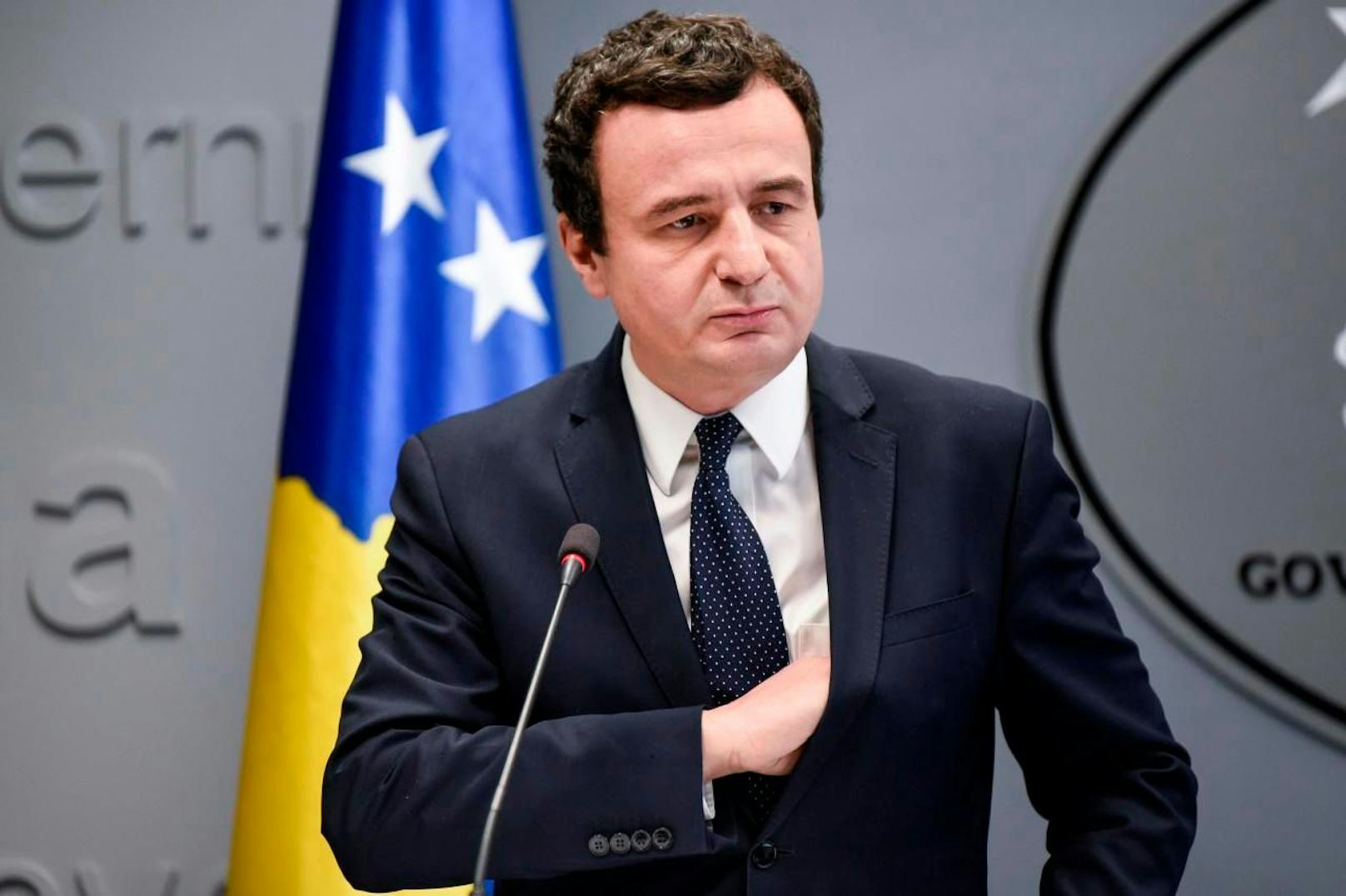 Nach nur sechs Wochen im Amt wurde der populäre kosovarische Premierminister Albin Kurti in der Nacht auf Donnerstag vom Parlament entmachtet.