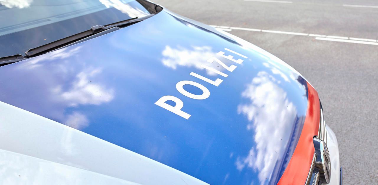 Heute.at - Mann (23) trat aus Eifersucht Auto kaputt