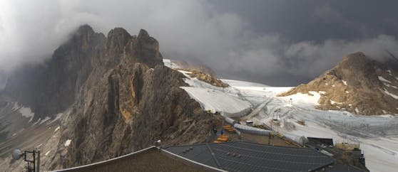 Schwarze Gewitterwolken am Dachstein, 29. August 2019.