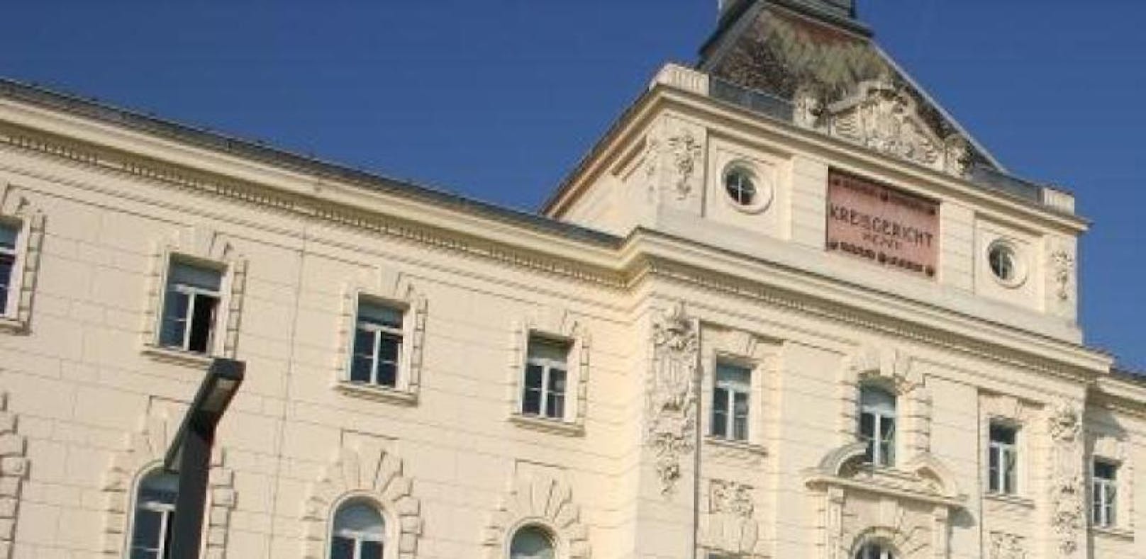 Der 45-Jährige musste in St. Pölten auf die Anklagebank