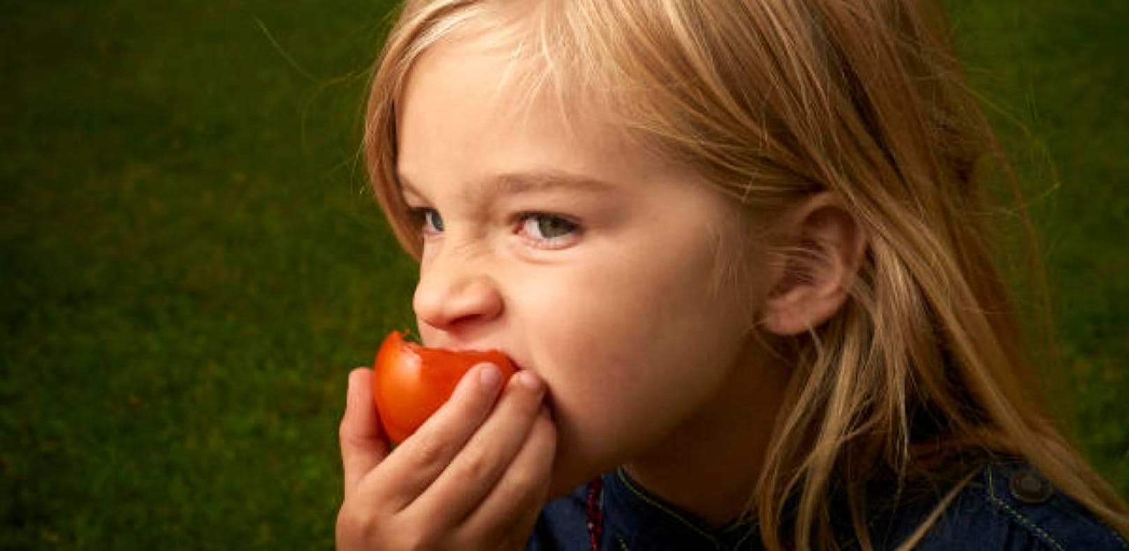 Kleinkinder, die ausschließlich pflanzlich ernährt werden, sind häufig kleiner und leichter als ihre Altersgenossen, die auch tierische Produkte und sogar Fleisch essen.