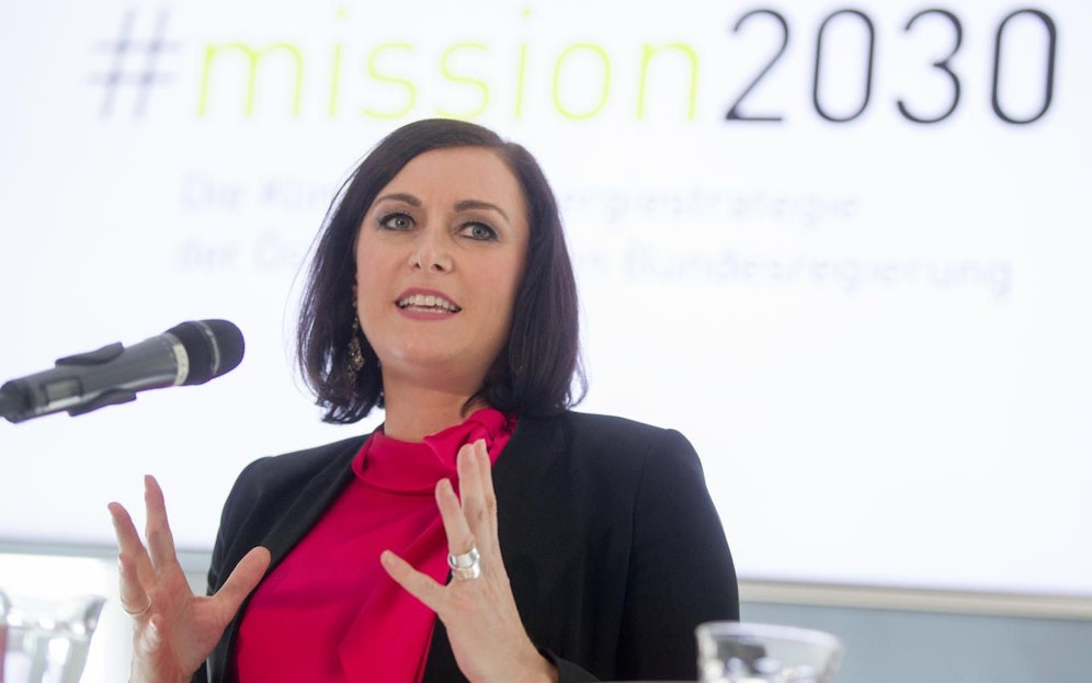 Umweltministerin Elisabeth Köstinger (ÖVP) am Dienstag, 3. April 2018, während einer Pressekonferenz anlässlich der Präsentation "#mission 2030 - Klima- und Energiestrategie der Bundesregierung" in Wien.