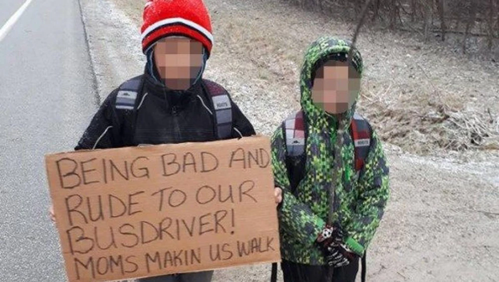 Die Kinder waren zum Buschauffeur böse und mussten zur Schule laufen